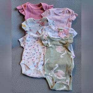 0-3 month Set of 6 misc short sleeve onesies swan flowers rabbits bunnies lot